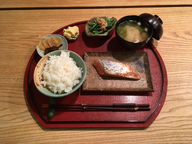 Das Ergebnis des 15-Minuten Rezeptes wie man schnell Japanisch kochen kann