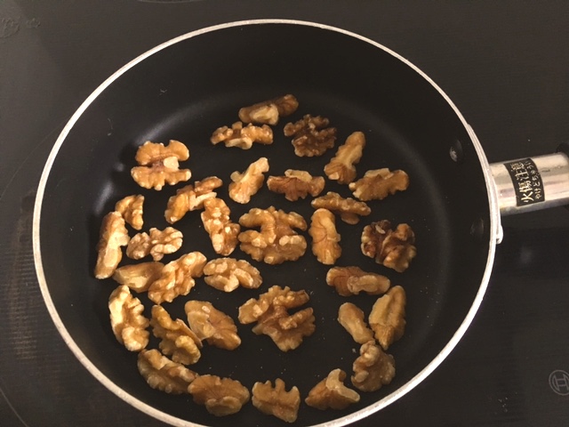 Dry-roasting walnuts