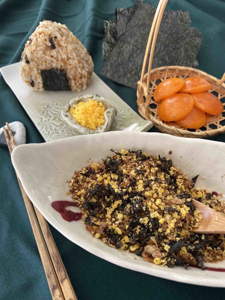 Fertige Noritama Furikake und Noritama Onigiri