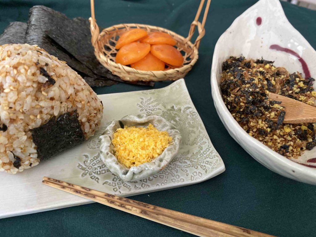 Fertige Noritama Furikake und Noritama Onigiri